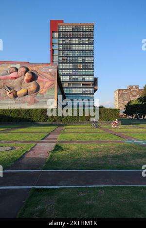 Ciudad de Mexico, Messico - dicembre 26. 2015: Edificio rettilineo dell'UNAM in Messico Foto Stock