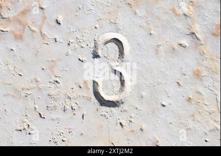 GIORNATA MONDIALE E COMMERCIALE. Giornata mondiale delle statistiche. Giornata nazionale della numerazione. Primo piano del numero 3 inciso, scolpito in pietra. Giorno di calendario 3. Estonia Foto Stock