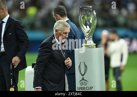 Carlo Ancelotti Coach (Real Madrid) durante la partita di Supercoppa europea UEFA 2024 tra il Real Madrid 2-0 Atalanta allo Stadio Nazionale il 14 agosto 2024 a Varsavia, Polonia. Crediti: Maurizio Borsari/AFLO/Alamy Live News Foto Stock