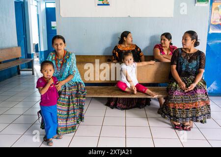 Centro de Salud, Lancetillo ( La Parroquia), municipio de Uspantán, Quiche , sierra de Chamá, Guatemala, America Centrale Foto Stock