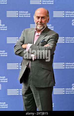 Edimburgo, Scozia, Regno Unito. 15 agosto 2024. Edinburgh International Book Festival: Alistair Moffat, scrittore scozzese, giornalista e storico ed ex direttore dell'Edinburgh Festival Fringe, al photocall ufficiale. Crediti: Craig Brown/Alamy Live News Foto Stock