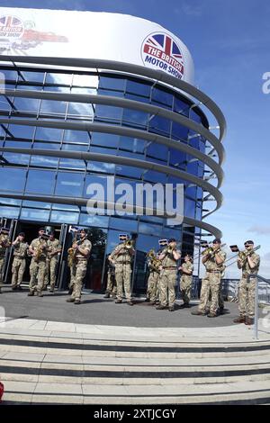 Farnborough, Regno Unito. 15 agosto 2024. Farnborough, Hampshire, Regno Unito - giovedì 15 agosto 2024 le scene DI APERTURA mentre le porte si aprono per il SALONE AUTOMOBILISTICO BRITANNICO del 2024 tenutosi presso il famoso aeroporto e centro espositivo di Farnborough credito: Motofoto/Alamy Live News Foto Stock