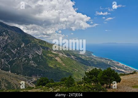 Vista dal passo di montagna di Llogara nella parte meridionale dell'Albania Foto Stock