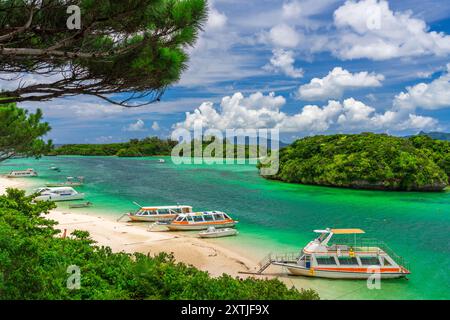 Kabira Bay, Ishigaki, Okinawa, Giappone. La baia fa parte del parco nazionale Iriomote-Ishigaki. Foto Stock