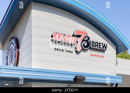 7 Brew è una catena americana di caffè drive-thru nota per essere in grado di creare combinazioni personalizzabili di caffè, bevande energetiche e frullati. Foto Stock