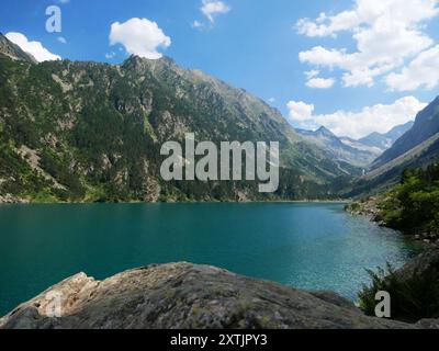 Una vista del Lac de Gaube nel Parco Nazionale dei Pirenei nel sud-ovest della Francia Foto Stock