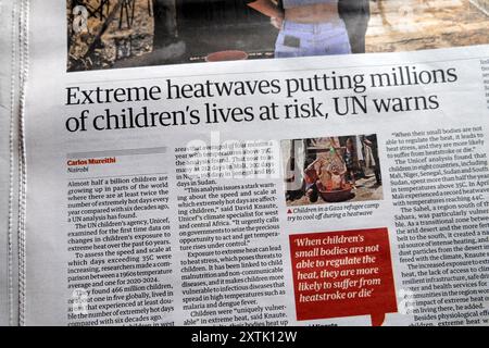 "Ondate di caldo estreme che mettono a rischio la vita di milioni di bambini, l'ONU avverte" testata del quotidiano Guardian sulla crisi climatica article14 agosto 2024 Londra Regno Unito Foto Stock