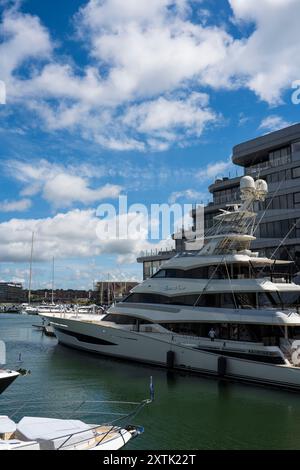 Special One, Yacht, Ocean Village, Southampton, Hampshire, Inghilterra, Regno Unito, Gran Bretagna. Foto Stock