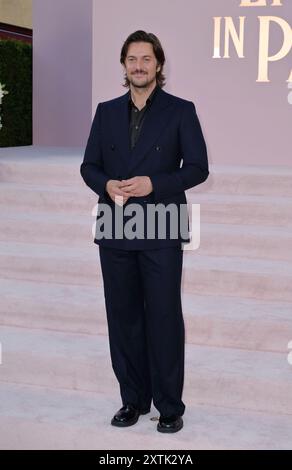 Los Angeles, California, Stati Uniti. 14 agosto 2024. Lucas Bravo partecipa alla prima della quarta parte di Netflix "Emily in Paris" all'Egyptian Theatre Hollywood il 14 agosto 2024 a Los Angeles, California. Crediti: Jeffrey Mayer/Media Punch/Alamy Live News Foto Stock