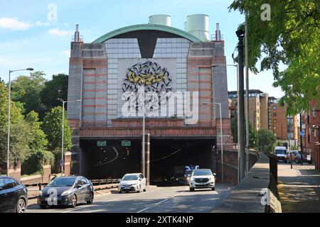 Ingresso occidentale al tunnel Limehouse Link nella zona est di Londra, Regno Unito. Collega la strada A1203 a Wapping a Canary Wharf e docklands orientali Foto Stock