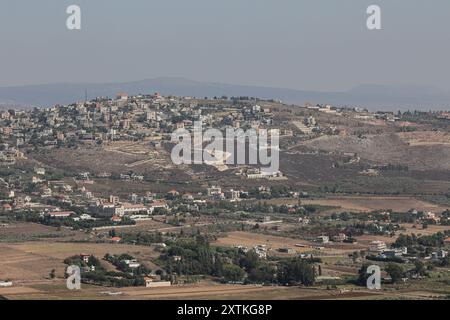 Marjayoun, Libano. 14 agosto 2024. Visione generale di Khiam nel Libano meridionale, che si trova sulla linea blu tra Libano e Israele. Il villaggio è sotto il controllo di Hezbollah ed è stato oggetto di frequenti bombardamenti dal 7 ottobre quando è iniziata la guerra tra Hamas e Israele. (Credit Image: © Vasily Krestyaninov/SOPA Images via ZUMA Press Wire) SOLO PER USO EDITORIALE! Non per USO commerciale! Foto Stock