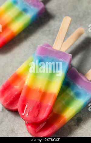 Dolci papaveri arcobaleno estivi con diversi sapori di frutta Foto Stock