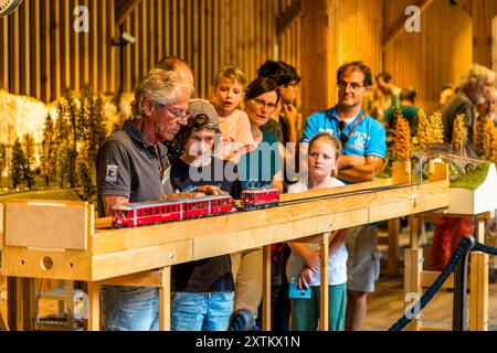 Gli appassionati di modellini di ferrovia si divertiranno anche al museo ferroviario di Albula. Spuenda da Latsch, Bergün Filisur, Grigioni, Grigioni, Svizzera Foto Stock