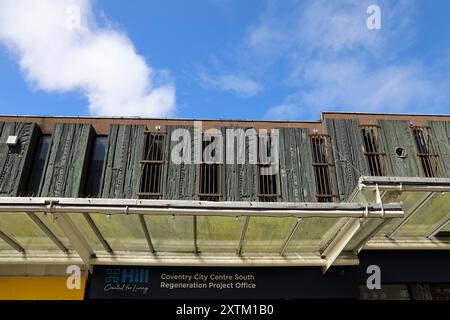 Pannelli in rilievo astratti di William Mitchell a Hertford Street nel centro di Coventry Foto Stock