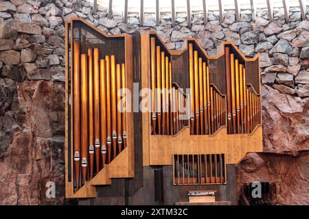 Canne d'organo in rame nella chiesa Temppeliaukio, Helsinki, Finlandia Foto Stock