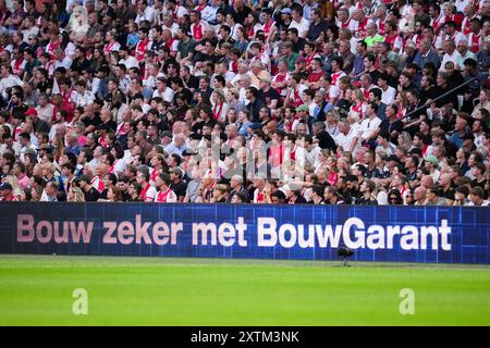 Amsterdam, Paesi Bassi. 15 agosto 2024. AMSTERDAM, PAESI BASSI - 15 AGOSTO: Banner commerciale BouwGarant visto durante il terzo turno di qualificazione della UEFA Champions League 2nd Leg match tra AFC Ajax e Panathinaikos FC alla Johan Cruijff Arena il 15 agosto 2024 ad Amsterdam, Paesi Bassi. (Foto di Patrick Goosen/Orange Pictures) credito: Orange Pics BV/Alamy Live News Foto Stock