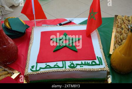 Torta sotto forma di bandiera marocchina. Celebrazione della marcia verde. Traduzione: Green March Foto Stock