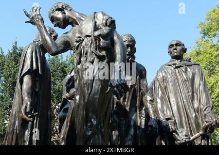 Burghers of Calais scultura a grandezza naturale situata nei Victoria Tower Gardens di Westminster, Londra, Regno Unito Foto Stock