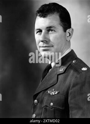 Chuck Yeager, generale di brigata Chuck Yeager, generale di brigata Charles Elwood Yeager (1923 - 2020) ufficiale dell'aeronautica degli Stati Uniti, asso volante e pilota collaudatore Foto Stock