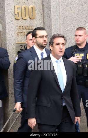 Michael Cohen lascia un'udienza della corte federale a New York. Foto Stock