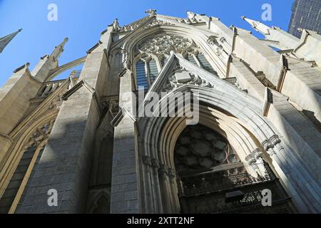 Facciata anteriore della cattedrale di San Patrizio, New York City Foto Stock