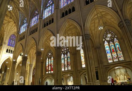 Pilastri laterali nella cattedrale di San Patrizio, New York Foto Stock