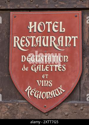 Ristorante di specialità locali, Pérouges, villaggio medievale, regione Ain, AURA, Francia Foto Stock