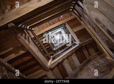 Le rovine del castello in cima alla collina Castello di Zavelstein, a Bad Teinach-Zavelstein, Baden-Württemberg, Germania Foto Stock