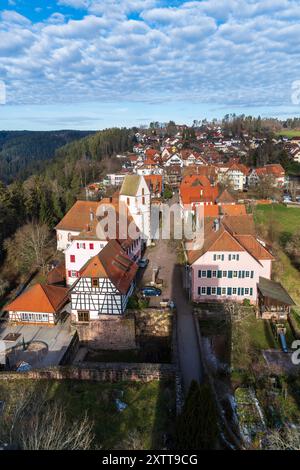 Le rovine del castello in cima alla collina Castello di Zavelstein, a Bad Teinach-Zavelstein, Baden-Württemberg, Germania Foto Stock