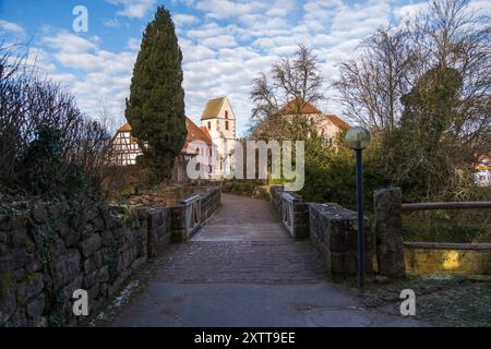 Le rovine del castello in cima alla collina Castello di Zavelstein, a Bad Teinach-Zavelstein, Baden-Württemberg, Germania Foto Stock