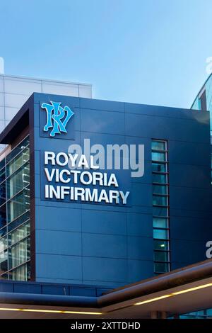 Logo e firma per l'ospedale RVI Royal victoria Infirmary di newcastle upon tyne regno unito Foto Stock