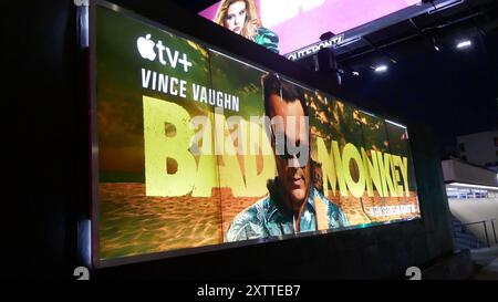 Los Angeles, California, USA 14 agosto 2024 Bad Monkey Billboard con Vince Vaughn su Sunset Blvd il 14 agosto 2024 a Los Angeles, California, USA. Foto di Barry King/Alamy Stock Photo Foto Stock