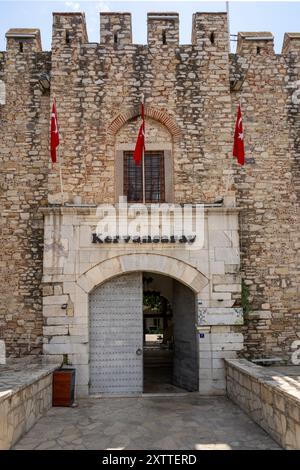 Aydin, Turchia - 4 luglio 2024: Okuz Mehmed Pasha caravanserai a Kusadasi Foto Stock