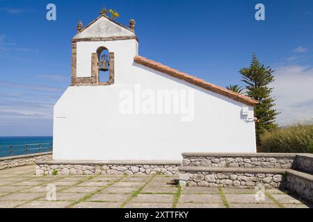 Eremo di Santa Lucia, accanto al famoso punto panoramico omonimo, a Comillas, Cantabria, Spagna. Foto Stock