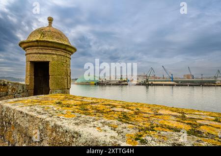 Vista del porto di Corunna dal castello di San Anton - Galizia Spagna Foto Stock