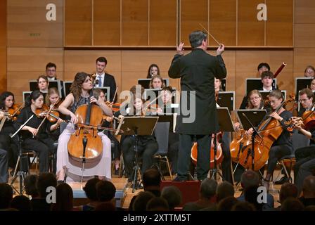 Konzert des Orchesters der Angelika Prokopp Sommerakademie der Wiener Philharmoniker, Congresso im Toscana a Gmunden, im Rahmen der Salzkammergut Festwochen Gmunden, am 15.08.2024. DAS Bild zeigt eine Szene aus dem Konzert mit dem Dirigenten Sebastian Weigle mit dem Orchster 2024 - Konzert des Orchesters der Angelika Prokopp Sommerakademie der Wiener Philharmoniker, im Toscana Congress in Gmunden, im Rahmen der Salzkammergut Festwochen Gmunden, am 15.08.2024. *** Concerto dell'Orchestra dell'Accademia estiva Angelika Prokopp della Filarmonica di Vienna, al Congresso Toscana di Gmunden, come p Foto Stock