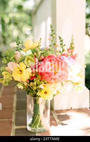 fiori per matrimoni estivi dai colori vivaci Foto Stock