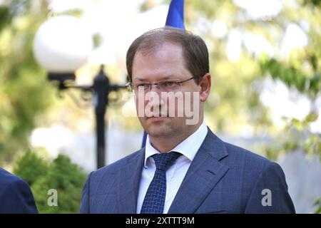 ODESA, UCRAINA - 15 AGOSTO, 2024 - il ministro della protezione ambientale e delle risorse naturali dell'Ucraina Ruslan Strilets partecipa a un briefing durante la firma dell'accordo tra il Gabinetto dei ministri dell'Ucraina e il governo della Repubblica di Moldova sull'attuazione della convenzione sulla valutazione dell'impatto ambientale in un paese transfrontaliero contesto (Convenzione di Espoo), Odesa, Ucraina meridionale. Foto Stock