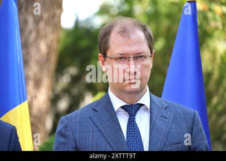 ODESA, UCRAINA - 15 AGOSTO, 2024 - il ministro della protezione ambientale e delle risorse naturali dell'Ucraina Ruslan Strilets partecipa a un briefing durante la firma dell'accordo tra il Gabinetto dei ministri dell'Ucraina e il governo della Repubblica di Moldova sull'attuazione della convenzione sulla valutazione dell'impatto ambientale in un paese transfrontaliero contesto (Convenzione di Espoo), Odesa, Ucraina meridionale. Foto Stock
