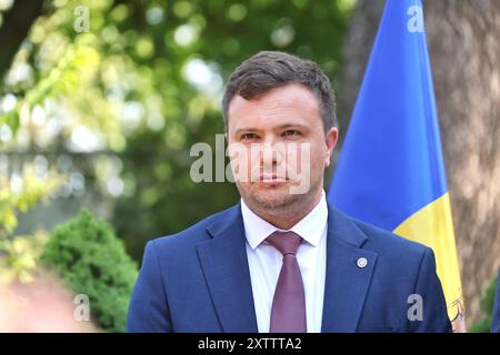 ODESA, UCRAINA - 15 AGOSTO, 2024 - il ministro dell'ambiente della Repubblica moldova Sergiu Lazarencu partecipa a un briefing durante la firma dell'accordo tra il Gabinetto dei ministri dell'Ucraina e il governo della Repubblica moldova sull'attuazione della convenzione sulla valutazione dell'impatto ambientale in un paese transfrontaliero contesto (Convenzione di Espoo), Odesa, Ucraina meridionale. Foto Stock