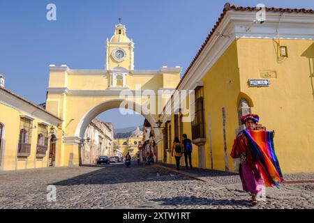 Arco di Santa Catalina, arco del vecchio coinvento, Antigua Guatemala, dipartimento di Sacatepéquez, Guatemala, America centrale Foto Stock