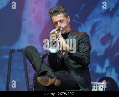 Konzert Herbert Pixner Project , Tour 2024, ALS Open Air Veranstaltung, im Toscanapark a Gmunden, im Rahmen der Salzkammergut Festwochen Gmunden, am 04.08.2024. DAS Bild zeigt den bandleader und Trompeter Herbert Pixner 2024 - Konzert Herbert Pixner Project , Tour 2024, ALS Open Air Veranstaltung, im Toscanapark a Gmunden, im Rahmen der Salzkammergut Festwochen Gmunden, am 04.08.2024. *** Concerto Herbert Pixner Project , Tour 2024, come evento all'aperto, nel Toscanapark di Gmunden, come parte del Salzkammergut Festwochen Gmunden, il 04 08 2024 l'immagine mostra il bandleader e trombettista Foto Stock