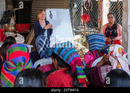 Laboratorio per ostetriche tradizionali, San Bartolome Jocotenango, Guatemala, America centrale Foto Stock