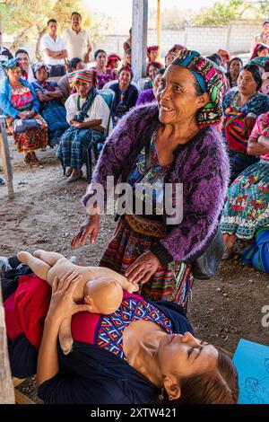 Laboratorio per ostetriche tradizionali, San Bartolome Jocotenango, Guatemala, America centrale Foto Stock