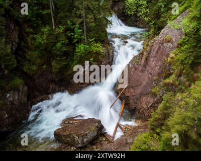 Wodogrzmoty anche le cascate di Mickiewicz - cascate negli alti Tatra creato da tre cascate più grandi sul torrente Roztoka nel Roztoka Foto Stock