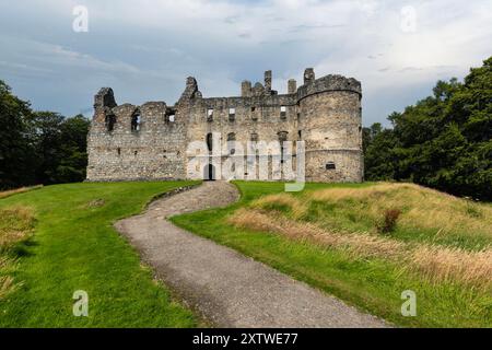 Il castello di Balvenie è un castello in rovina a nord di Dufftown nella regione di Moray in Scozia. Foto Stock