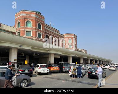 L'aeroporto di Lahore è noto anche come l'aeroporto internazionale Allama Iqbal è il secondo aeroporto civile per traffico in Pakistan aperto nel 1962 Foto Stock