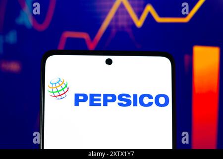 In questa immagine, il logo PepsiCo, Inc. Viene visualizzato sullo schermo di uno smartphone. Foto Stock