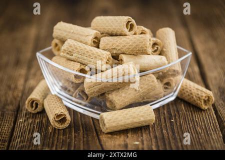 Cialde dolci appena fatte su sfondo vintage per scatti ravvicinati dettagliati Foto Stock