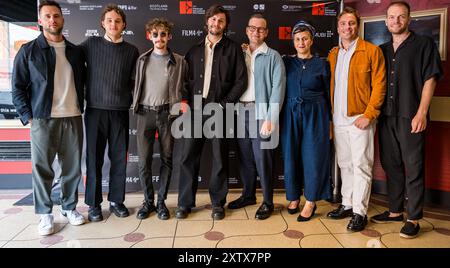 Cameo Cinema, Edimburgo, Scozia, Regno Unito, 16 agosto 2024. Evento di apertura all'Edinburgh International Film Festival: Evento di apertura del film Lillies Not for me. Nella foto: Fionn o'Shea (attore) e Will Sheffield (regista/regista) al centro con altri membri del cast e della troupe. Crediti: Sally Anderson/Alamy Live News Foto Stock